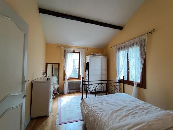 Charmante maison avec piscine et maison d'amis, proche Maillezais