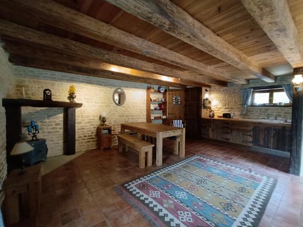 Charmante maison avec piscine et maison d'amis, proche Maillezais