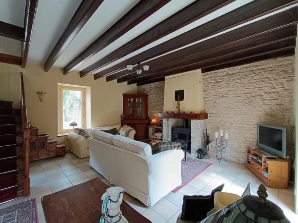 Charmante maison avec piscine et maison d'amis, proche Maillezais