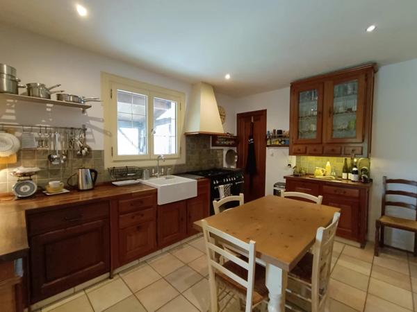 Charmante maison avec piscine et maison d'amis, proche Maillezais