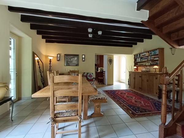 Charmante maison avec piscine et maison d'amis, proche Maillezais