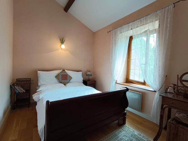 Charmante maison avec piscine et maison d'amis, proche Maillezais