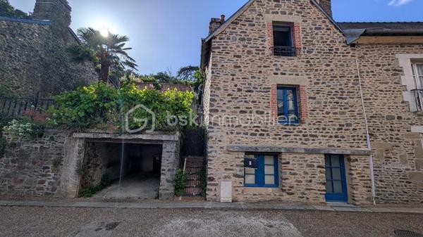 Sébastien BRASSET -BSK IMMOBILIER vous propose cette magnifique maison de caractère d'environ 79M² habitables au cœur du quartier historique de Fougères

Une adresse rare, un emplacement exceptionnel, un potentiel remarquable.

Bienvenue dans l’un des secteurs les plus recherchés de Fougères, à quelques pas seulement du majestueux Château de Fougères, considéré comme l’une des plus grandes forteresses médiévales d’Europe encore conservées. Véritable joyau du patrimoine breton, il attire chaque année de nombreux visiteurs et participe au charme unique de ce quartier chargé d’histoire. 

Derrière sa belle façade en pierre typique du vieux Fougères, cette maison atypique et chaleureuse vous séduira par son architecture en demi-paliers, son extérieur exceptionnel et ses nombreuses possibilités d’aménagement.

La visite commence...

Dès l’entrée, quelques marches vous conduisent vers un premier demi-niveau dédié à l’espace nuit.
Vous y découvrez :
Deux chambres confortables, dont une bénéficiant d’une agréable vue sur la terrasse.
Une salle d'eau avec WC.

Quelques marches supplémentaires vous mènent vers une magnifique pièce baignée de lumière naturelle. Véritable espace de vie complémentaire, elle pourra accueillir selon vos envies :
une salle à manger , un bureau, un atelier créatif ou un espace de réception avec au dessus de cette pièce une mezzanine qui invite à l'imagination pouvant même accueillir un autre espace nuit .
Cette pièce profite d’un accès direct aux extérieurs et offre déjà un aperçu du cadre privilégié qui entoure la propriété.
Dans son prolongement se trouve une cuisine aménagée et équipée, fonctionnelle et conviviale.
Puis, quelques marches plus haut, vous découvrez un salon cosy et chaleureux, parfaitement séparé des autres espaces de vie, créant une atmosphère intime et cocooning.

Des extérieurs qui font toute la différence !!

À l'extérieur, le charme opère immédiatement.
La maison dispose d'un garage ouvert, particulièrement pratique dans ce secteur historique où le stationnement est un véritable atout.
Au-dessus du garage, une agréable terrasse surplombe les environs et invite à profiter pleinement des beaux jours.
Mais le véritable coup de cœur se trouve encore plus haut...
Le jardin offre une vue exceptionnelle et dégagée sur le jardin public ainsi que sur la silhouette emblématique de Église Saint-Léonard.
Un panorama rare en plein centre historique, où le patrimoine, la verdure et le calme se rencontrent pour créer un cadre de vie privilégié.
Un potentiel supplémentaire à exploiter
Sur la partie haute du terrain se trouve une dépendance cadastrée déjà équipée de menuiseries PVC.
Cet espace ouvre la porte à de nombreux projets :
logement indépendant, location saisonnière, gîte urbain , bureau professionnel , atelier ou espace de télétravail.

Un véritable atout patrimonial qui valorise encore davantage l'ensemble.

Investisseurs : une opportunité à étudier
Grâce à sa localisation exceptionnelle à proximité immédiate du château, des commerces, des restaurants et des circuits touristiques, cette maison se prête parfaitement à un projet de location courte durée ou de location meublée touristique.
Le bien sera vendu libre de toute occupation.
À titre indicatif, il était précédemment loué 730 € par mois, démontrant déjà son attractivité locative.
Ce que l'on aime particulièrement : 
✔ Emplacement ultra recherché au cœur du centre historique
✔ À deux pas du Château de Fougères
✔ Architecture atypique en demi-paliers pleine de charme
✔ Vue exceptionnelle sur le jardin public et l'église Saint-Léonard
✔ Terrasse agréable et jardin dominant le quartier historique
✔ Garage ouvert, rare dans le secteur
✔ Dépendance cadastrée avec fort potentiel d'aménagement
✔ Résidence principale, pied-à-terre ou investissement touristique

Une maison de caractère où chaque niveau réserve une nouvelle découverte, offrant un cadre de vie unique entre patrimoine, nature et potentiel d'investissement.


**Une opportunité rare sur le marché fougerais. À visiter sans tarder.**