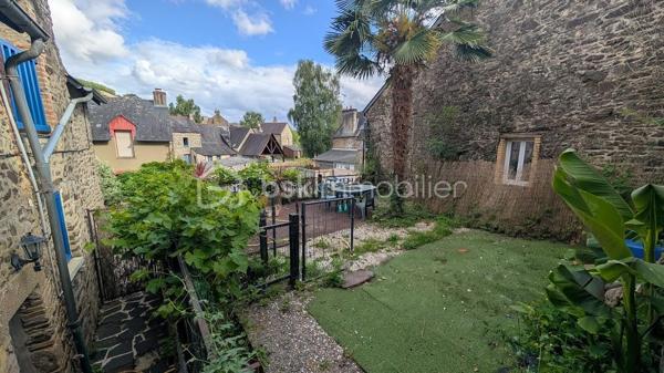 Sébastien BRASSET -BSK IMMOBILIER vous propose cette magnifique maison de caractère d'environ 79M² habitables au cœur du quartier historique de Fougères

Une adresse rare, un emplacement exceptionnel, un potentiel remarquable.

Bienvenue dans l’un des secteurs les plus recherchés de Fougères, à quelques pas seulement du majestueux Château de Fougères, considéré comme l’une des plus grandes forteresses médiévales d’Europe encore conservées. Véritable joyau du patrimoine breton, il attire chaque année de nombreux visiteurs et participe au charme unique de ce quartier chargé d’histoire. 

Derrière sa belle façade en pierre typique du vieux Fougères, cette maison atypique et chaleureuse vous séduira par son architecture en demi-paliers, son extérieur exceptionnel et ses nombreuses possibilités d’aménagement.

La visite commence...

Dès l’entrée, quelques marches vous conduisent vers un premier demi-niveau dédié à l’espace nuit.
Vous y découvrez :
Deux chambres confortables, dont une bénéficiant d’une agréable vue sur la terrasse.
Une salle d'eau avec WC.

Quelques marches supplémentaires vous mènent vers une magnifique pièce baignée de lumière naturelle. Véritable espace de vie complémentaire, elle pourra accueillir selon vos envies :
une salle à manger , un bureau, un atelier créatif ou un espace de réception avec au dessus de cette pièce une mezzanine qui invite à l'imagination pouvant même accueillir un autre espace nuit .
Cette pièce profite d’un accès direct aux extérieurs et offre déjà un aperçu du cadre privilégié qui entoure la propriété.
Dans son prolongement se trouve une cuisine aménagée et équipée, fonctionnelle et conviviale.
Puis, quelques marches plus haut, vous découvrez un salon cosy et chaleureux, parfaitement séparé des autres espaces de vie, créant une atmosphère intime et cocooning.

Des extérieurs qui font toute la différence !!

À l'extérieur, le charme opère immédiatement.
La maison dispose d'un garage ouvert, particulièrement pratique dans ce secteur historique où le stationnement est un véritable atout.
Au-dessus du garage, une agréable terrasse surplombe les environs et invite à profiter pleinement des beaux jours.
Mais le véritable coup de cœur se trouve encore plus haut...
Le jardin offre une vue exceptionnelle et dégagée sur le jardin public ainsi que sur la silhouette emblématique de Église Saint-Léonard.
Un panorama rare en plein centre historique, où le patrimoine, la verdure et le calme se rencontrent pour créer un cadre de vie privilégié.
Un potentiel supplémentaire à exploiter
Sur la partie haute du terrain se trouve une dépendance cadastrée déjà équipée de menuiseries PVC.
Cet espace ouvre la porte à de nombreux projets :
logement indépendant, location saisonnière, gîte urbain , bureau professionnel , atelier ou espace de télétravail.

Un véritable atout patrimonial qui valorise encore davantage l'ensemble.

Investisseurs : une opportunité à étudier
Grâce à sa localisation exceptionnelle à proximité immédiate du château, des commerces, des restaurants et des circuits touristiques, cette maison se prête parfaitement à un projet de location courte durée ou de location meublée touristique.
Le bien sera vendu libre de toute occupation.
À titre indicatif, il était précédemment loué 730 € par mois, démontrant déjà son attractivité locative.
Ce que l'on aime particulièrement : 
✔ Emplacement ultra recherché au cœur du centre historique
✔ À deux pas du Château de Fougères
✔ Architecture atypique en demi-paliers pleine de charme
✔ Vue exceptionnelle sur le jardin public et l'église Saint-Léonard
✔ Terrasse agréable et jardin dominant le quartier historique
✔ Garage ouvert, rare dans le secteur
✔ Dépendance cadastrée avec fort potentiel d'aménagement
✔ Résidence principale, pied-à-terre ou investissement touristique

Une maison de caractère où chaque niveau réserve une nouvelle découverte, offrant un cadre de vie unique entre patrimoine, nature et potentiel d'investissement.


**Une opportunité rare sur le marché fougerais. À visiter sans tarder.**