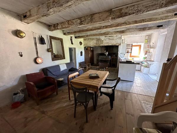 Belle maison de village en pierres