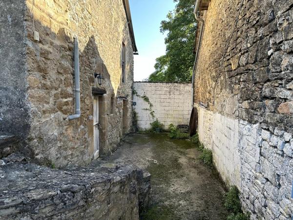 Belle maison de village en pierres