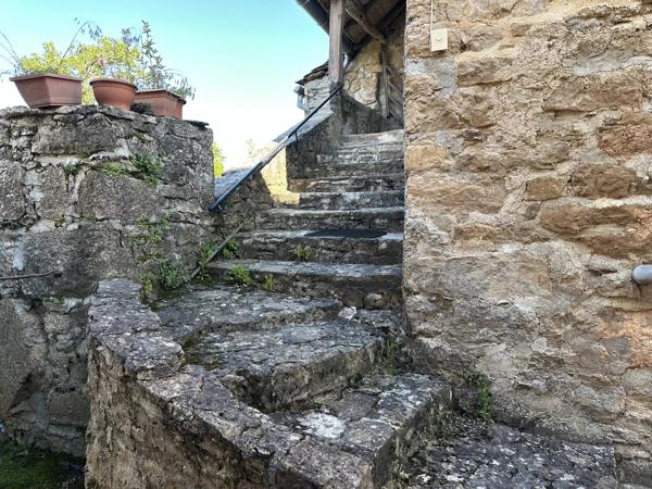 Belle maison de village en pierres