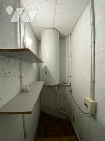 Maison de ville de 107m² habitables élevée sur rez-de-chaussée, trois étages et combles, garage priv