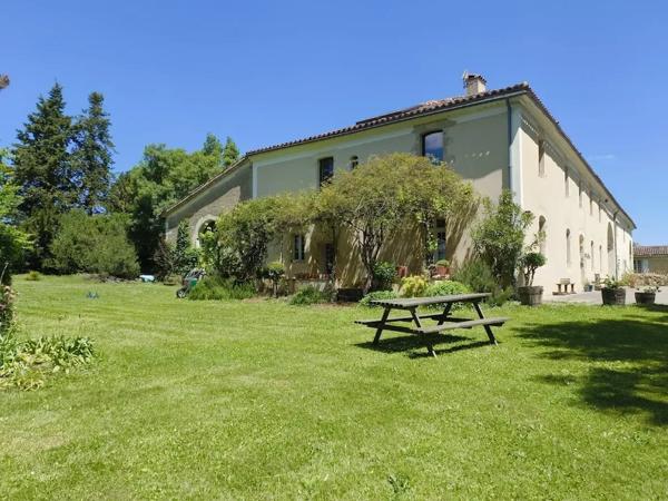 Domaine Gascon de Charme avec Chambres d'Hôtes et Gîtes au Cœur de 14 Hectares de Nature Préservée