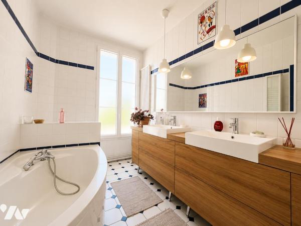 TOURS – Quartier Velpeau – Maison familiale de caractère avec 5 chambres, garage et terrasse bois