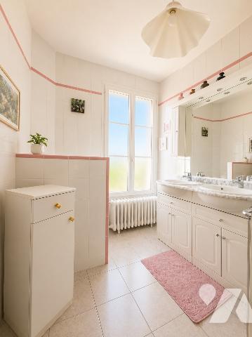 TOURS – Quartier Velpeau – Maison familiale de caractère avec 5 chambres, garage et terrasse bois