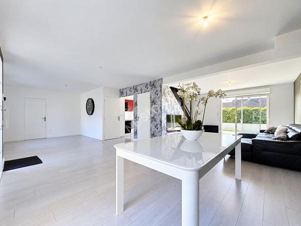 Maison Veigne 6 pièce(s) 163 m2- vie de plain-pied, jardin et double garage
