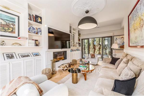 LE BOUSCAT - MAISON DE VILLE AUX PRESTATIONS EXCEPTIONNELLES - JOHN TAYLOR