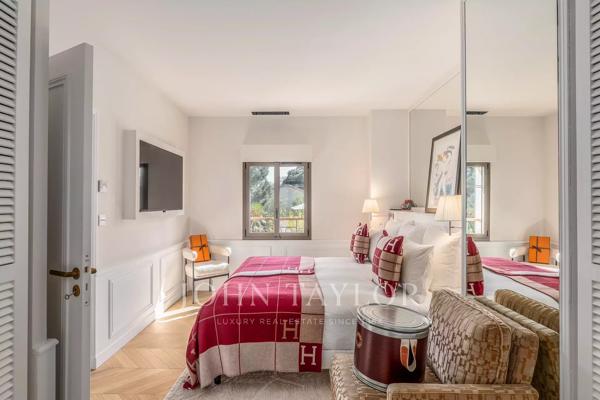 LE BOUSCAT - MAISON DE VILLE AUX PRESTATIONS EXCEPTIONNELLES - JOHN TAYLOR