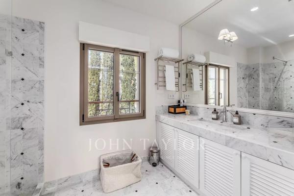 LE BOUSCAT - MAISON DE VILLE AUX PRESTATIONS EXCEPTIONNELLES - JOHN TAYLOR
