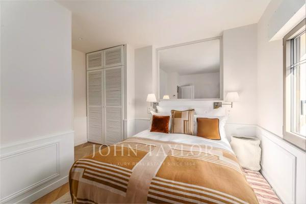 LE BOUSCAT - MAISON DE VILLE AUX PRESTATIONS EXCEPTIONNELLES - JOHN TAYLOR