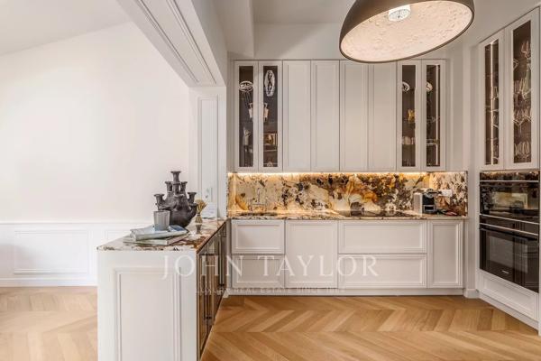 LE BOUSCAT - MAISON DE VILLE AUX PRESTATIONS EXCEPTIONNELLES - JOHN TAYLOR
