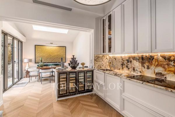 LE BOUSCAT - MAISON DE VILLE AUX PRESTATIONS EXCEPTIONNELLES - JOHN TAYLOR