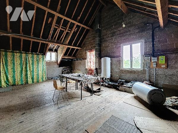 A 10 minutes de Seurre, à visiter sans tarder, venez découvrir cette jolie maison avec sa grange.