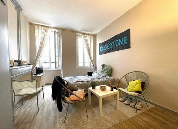 Immeuble à vendre    8 pièces • 98,16 m2 La Rochelle