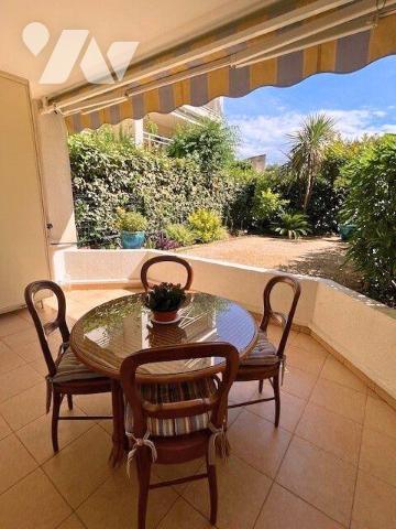 SAINT-RAPHAEL - Rez-de-jardin lumineux de 3 pièces avec grand garage double.