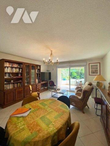 SAINT-RAPHAEL - Rez-de-jardin lumineux de 3 pièces avec grand garage double.