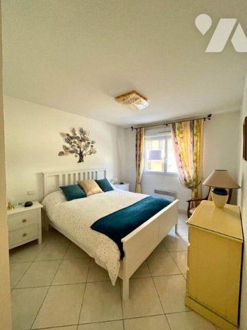 SAINT-RAPHAEL - Rez-de-jardin lumineux de 3 pièces avec grand garage double.