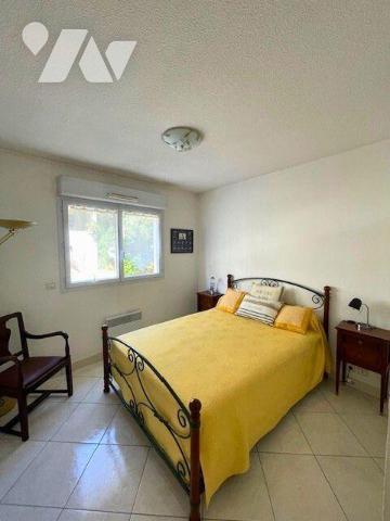 SAINT-RAPHAEL - Rez-de-jardin lumineux de 3 pièces avec grand garage double.