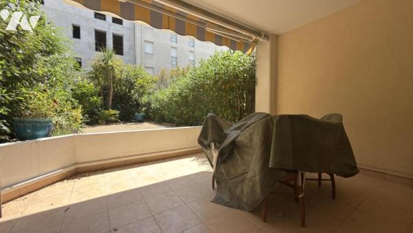 SAINT-RAPHAËL – Appartement 3 pièces en rez-de-jardin avec terrasse, cave et double garage