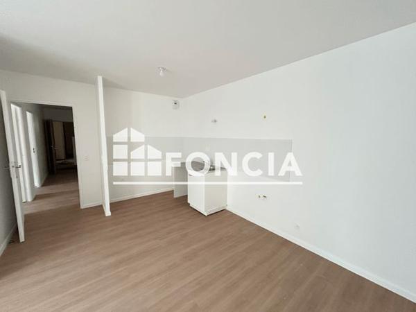 Location Appartement 3 pièces 62.75 m² - Sainte-genevieve-des-bois 91700