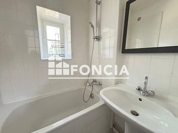 Location Maison 5 pièces 155.8 m² - 2 CHEMIN DU CALABERT Ecully 69130