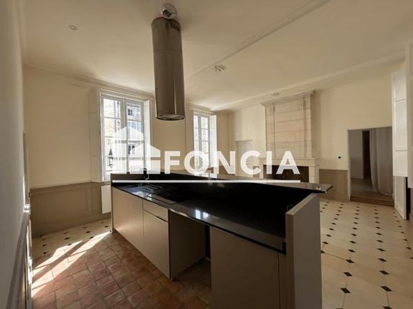 Location Appartement 4 pièces 77.9 m² - 15 RUE MAURICE MARTINEAU Saintes 17100