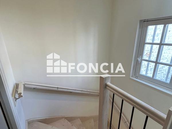 Location Appartement 4 pièces 77.9 m² - 15 RUE MAURICE MARTINEAU Saintes 17100