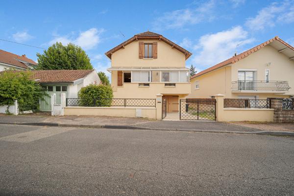 Maison à Saint Remy avec jardin et dépendance