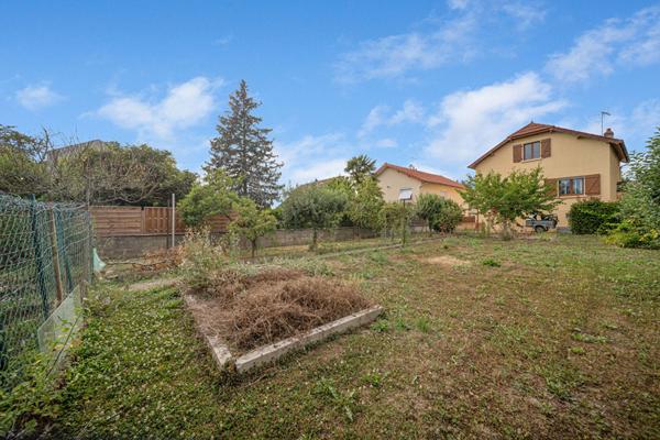 Maison à Saint Remy avec jardin et dépendance