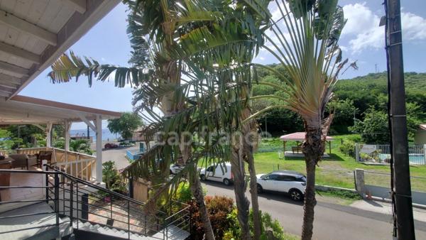 À Vendre – Charmant Appartement T2 Meublé avec Terrasse et Vue Mer – Case Pilote, Quartier Fond-Boucher