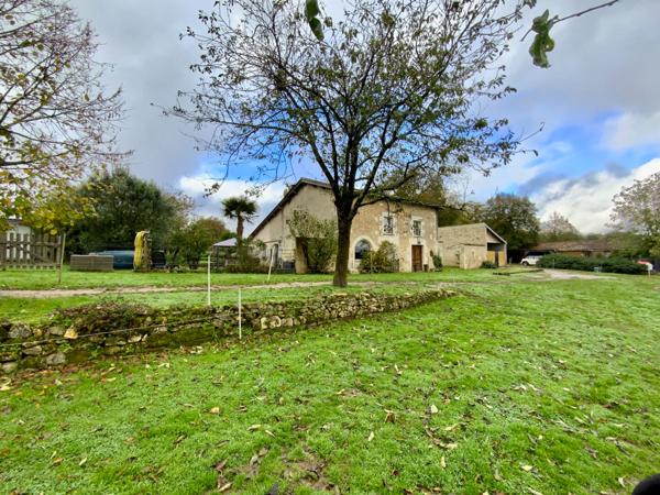 Maison avec un gîte Montendre 170m2