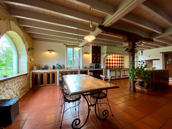 Maison avec un gîte Montendre 170m2