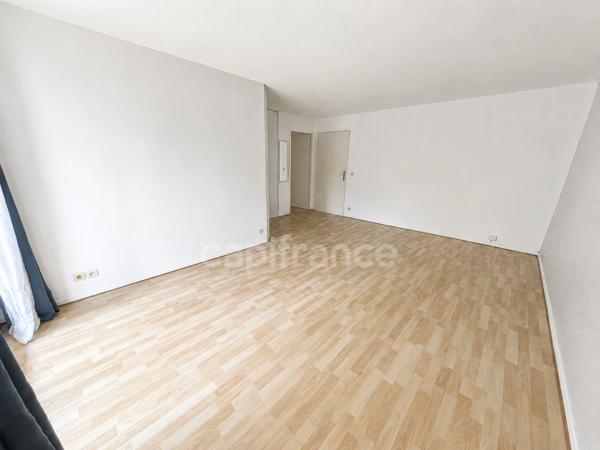 Corbeil-Essonnes – F3 lumineux avec balcon, parking et résidence arborée