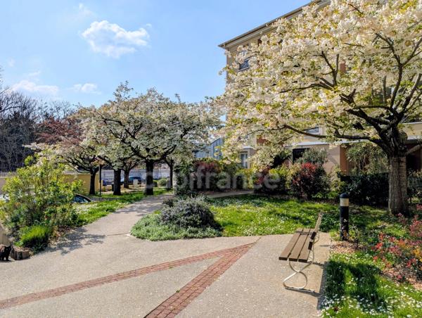 Corbeil-Essonnes – F3 lumineux avec balcon, parking et résidence arborée