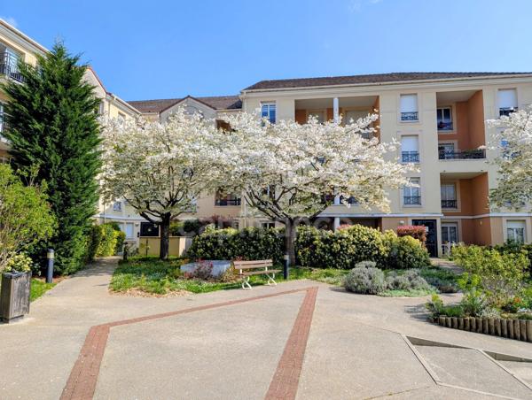 Corbeil-Essonnes – F3 lumineux avec balcon, parking et résidence arborée