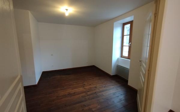 Appartement à louer    2 pièces • 49 m2 Largentière