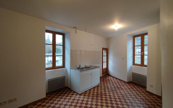 Appartement à louer    2 pièces • 49 m2 Largentière