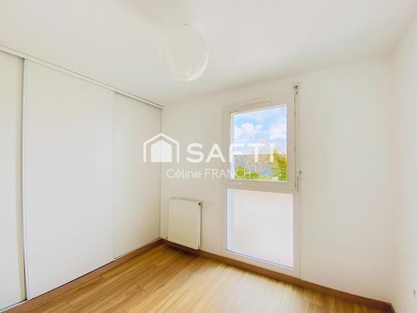 Maison fonctionnelle avec garage et jardin