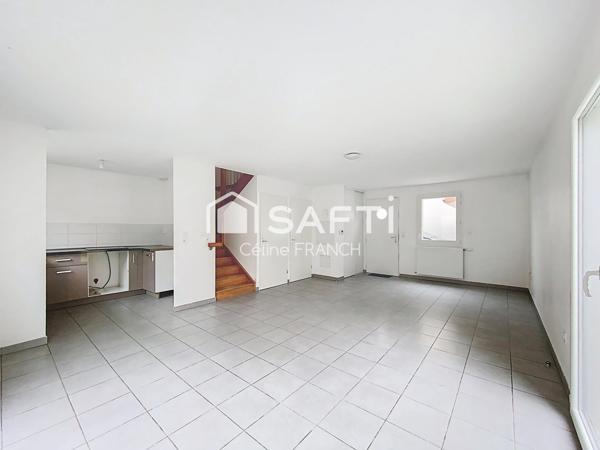 Maison fonctionnelle avec garage et jardin