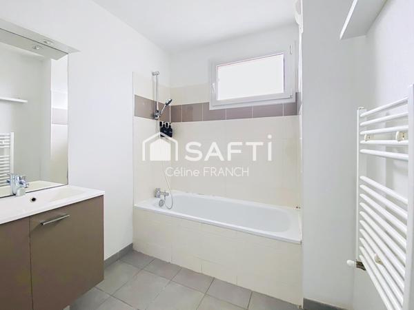 Maison fonctionnelle avec garage et jardin