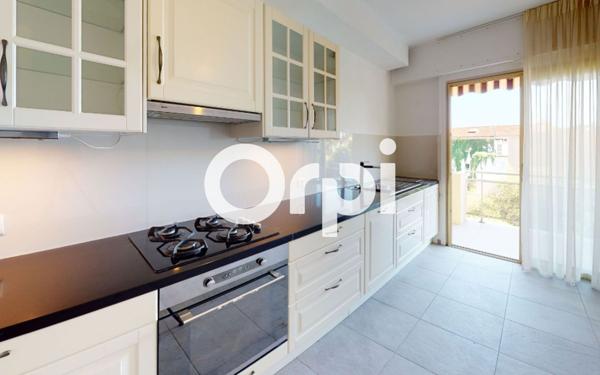 Appartement à louer    3 pièces • 83 m2 Carqueiranne