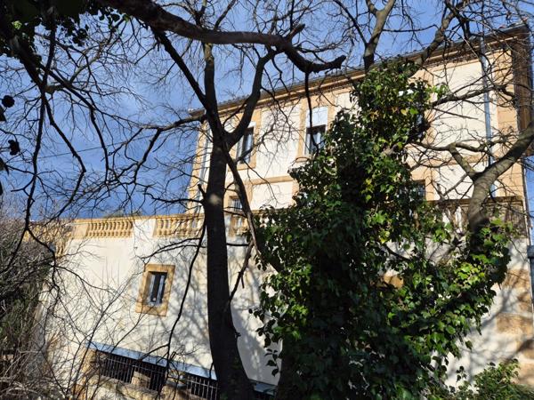 Poulx, maison de caractère, 200 m² habitables, terrain 347 m², piscinable. Garage.