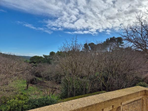 Poulx, maison de caractère, 200 m² habitables, terrain 347 m², piscinable. Garage.