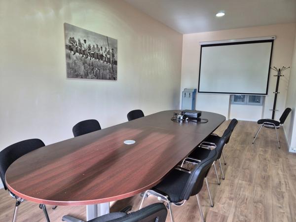 Poulx, maison de caractère, 200 m² habitables, terrain 347 m², piscinable. Garage.